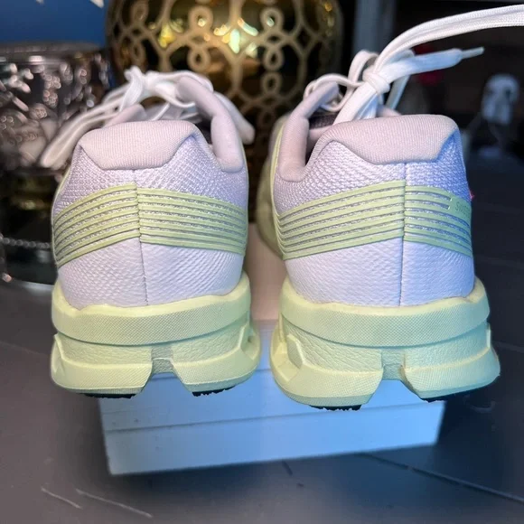 On Cloudgo Running Shoe  Women’s Size 7 White/Meadow 55.98624 - Picture 4 of 8